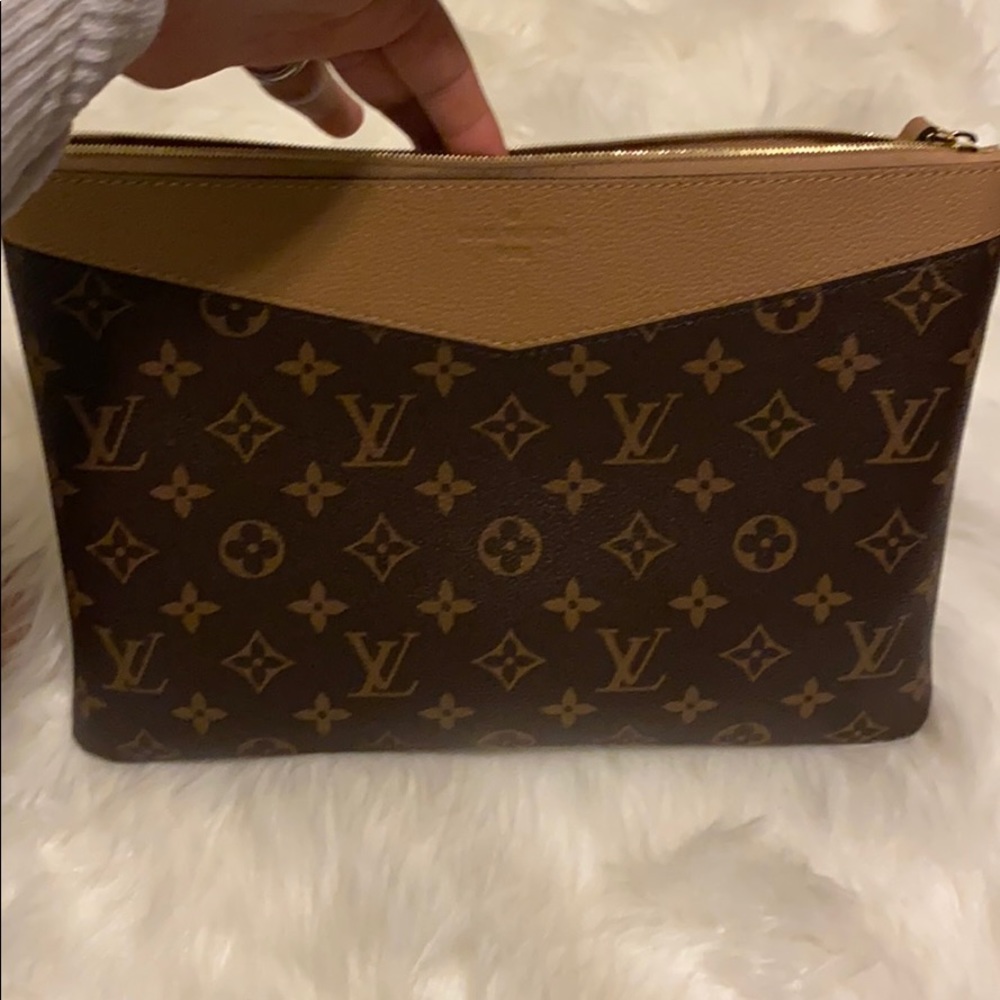 Louis Vuitton Daily Pouch—- sold out everywhere - Picture 6 of 9